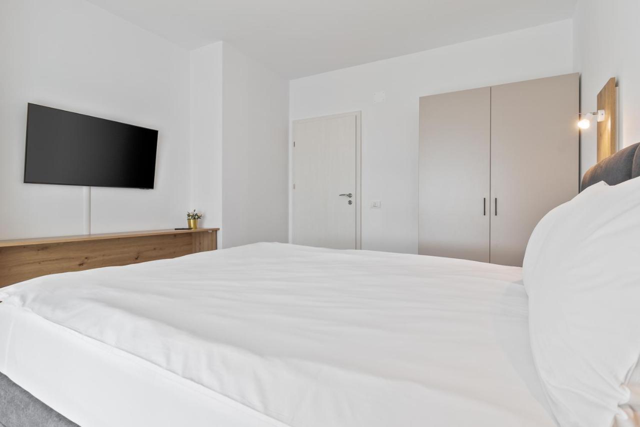 Grand Hill Flats Leilighet Oradea Eksteriør bilde