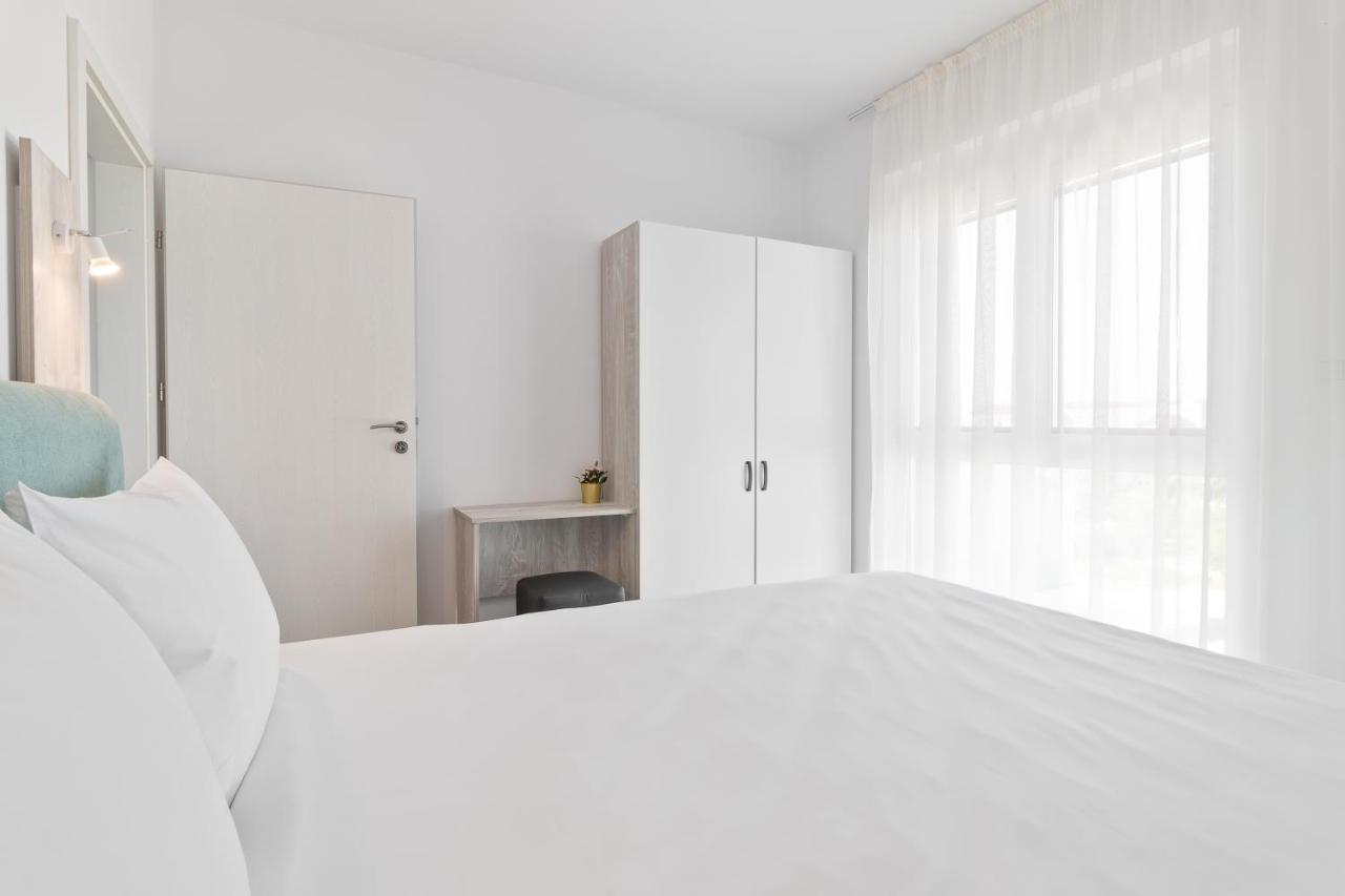 Grand Hill Flats Leilighet Oradea Eksteriør bilde