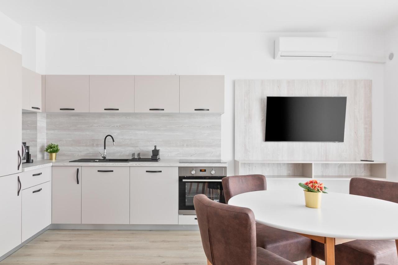 Grand Hill Flats Leilighet Oradea Eksteriør bilde